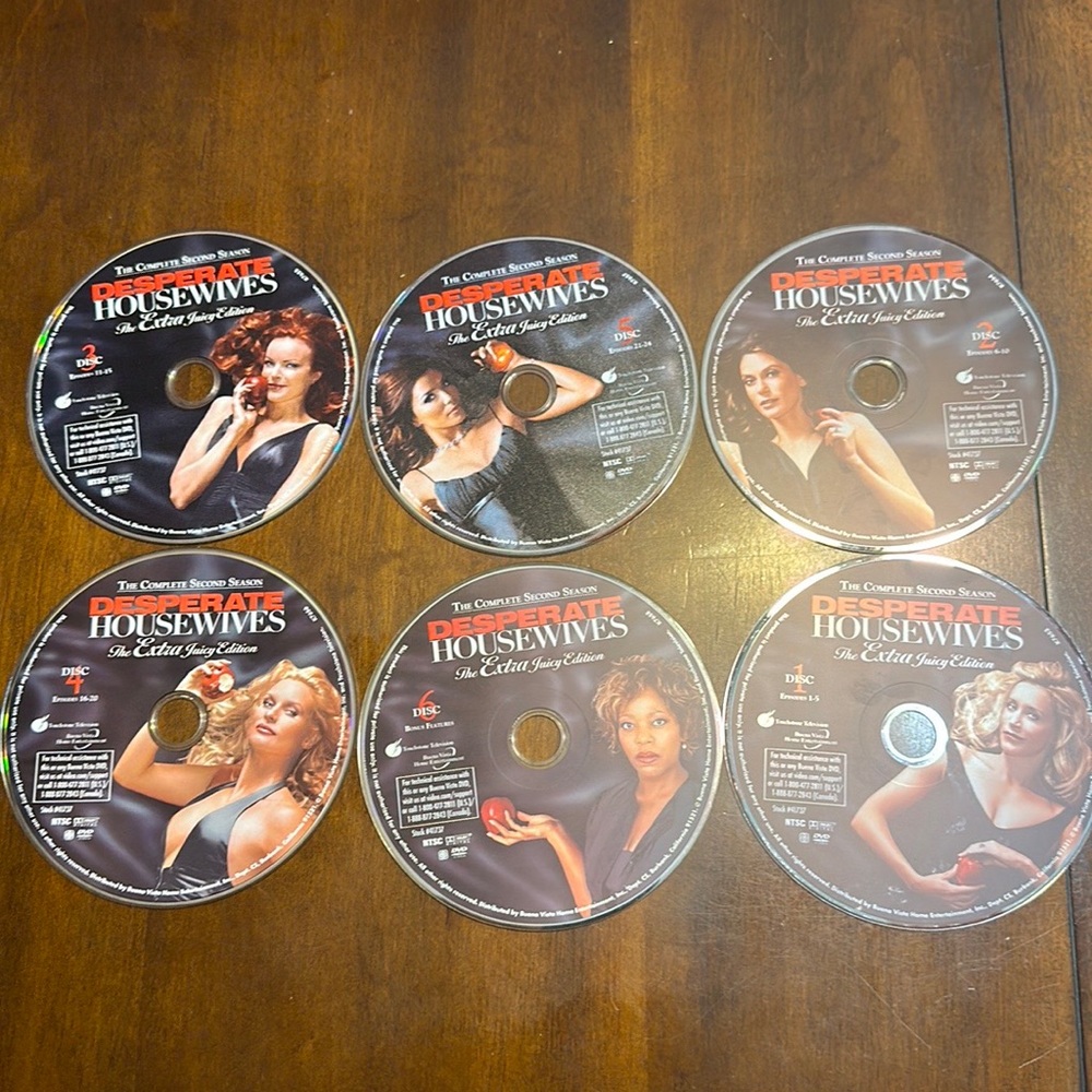 DVD: Desperate House Wife’s 
Complete three seasons. - Picture 3 of 4
